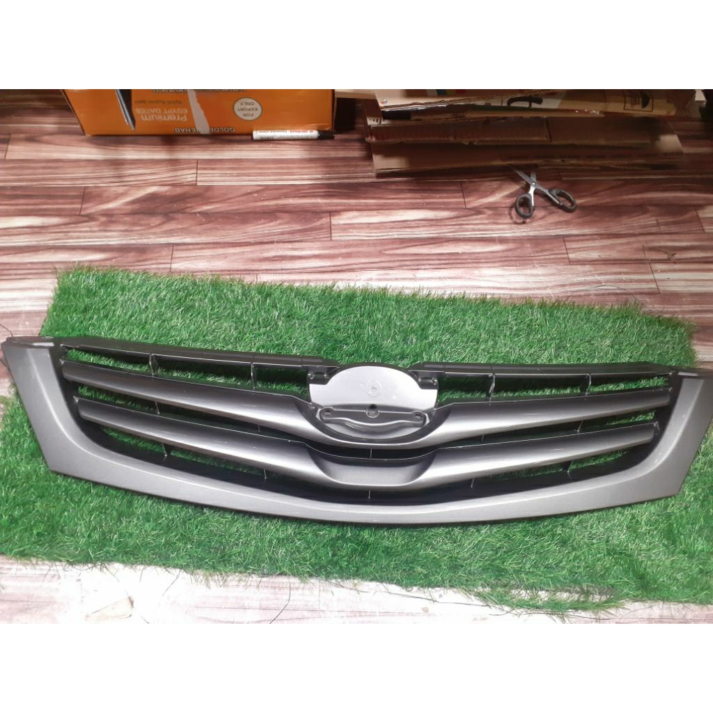 GRILL DEPAN TOYOTA INNOVA 2008-2010 ORIGINAL