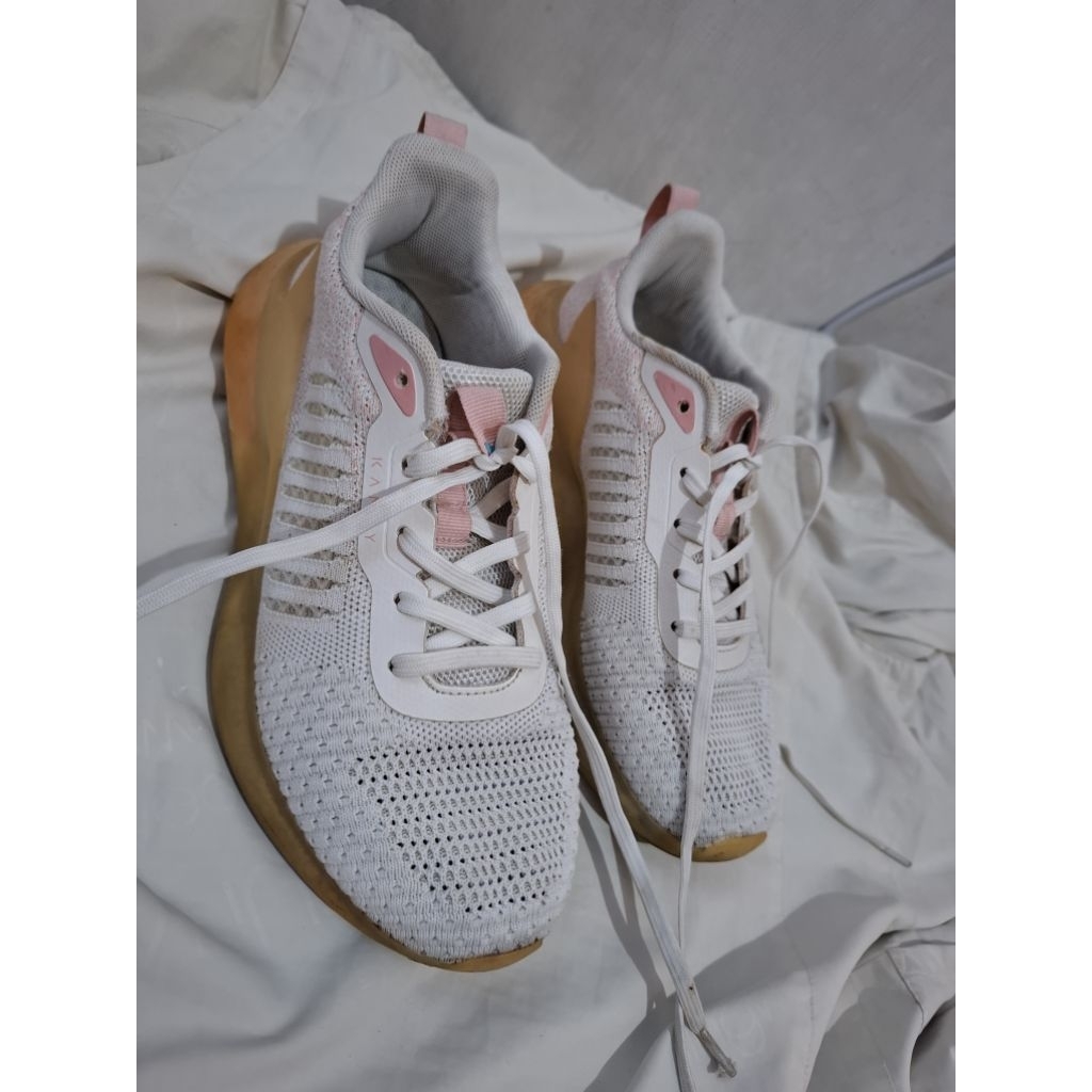 sepatu Kanky Preloved size 38 NEGO TIPIS