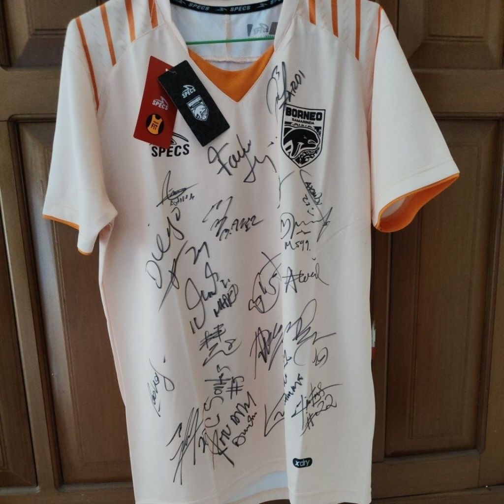 JERSEY TRAINING BORNEO FC TENDER PEACH SIZE L + TTD PEMAIN