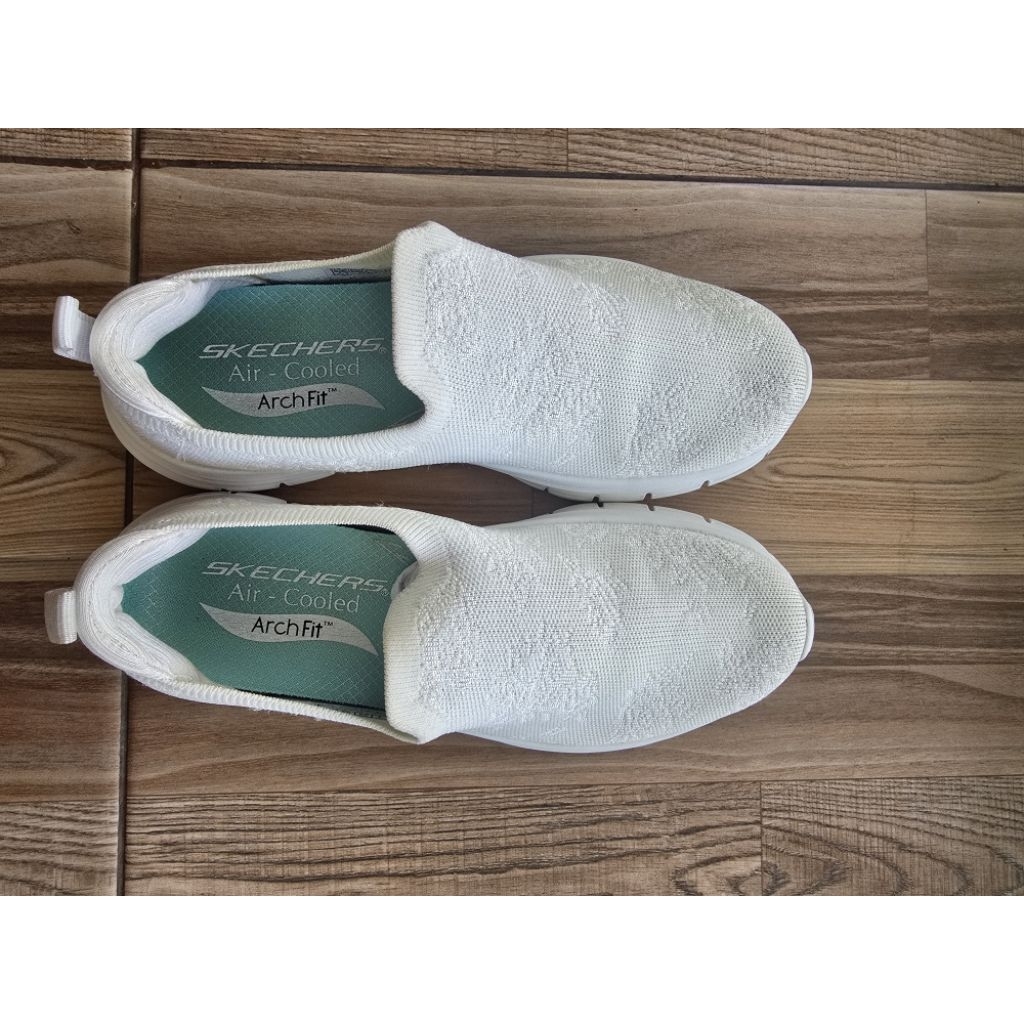 PRELOVED  sepatu SKECHERS ArchFit