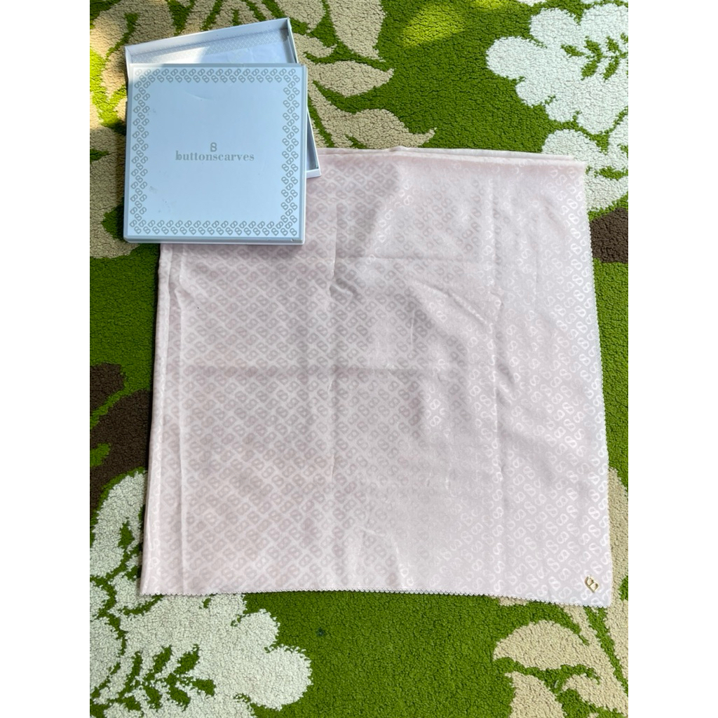 TAPIS EMBOSSED BUTTONSCARVES