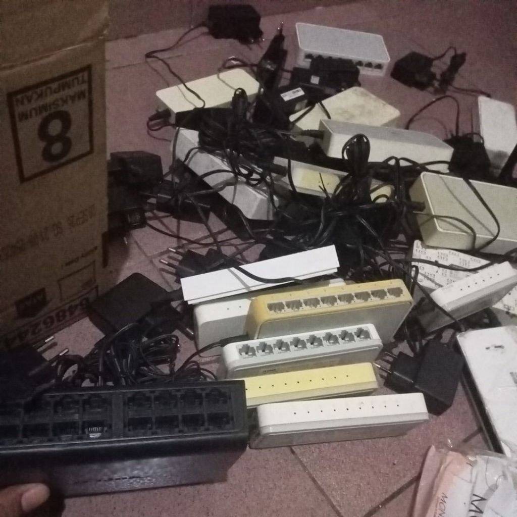 swich hub merk random murah lengkap dengan adaptor ori