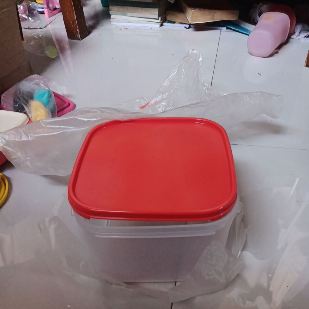 Mm square tupperware