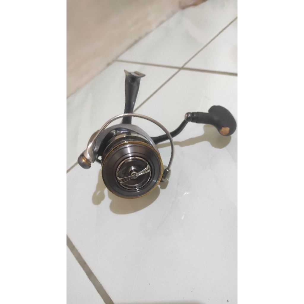 reel daiwa luvias 3012H