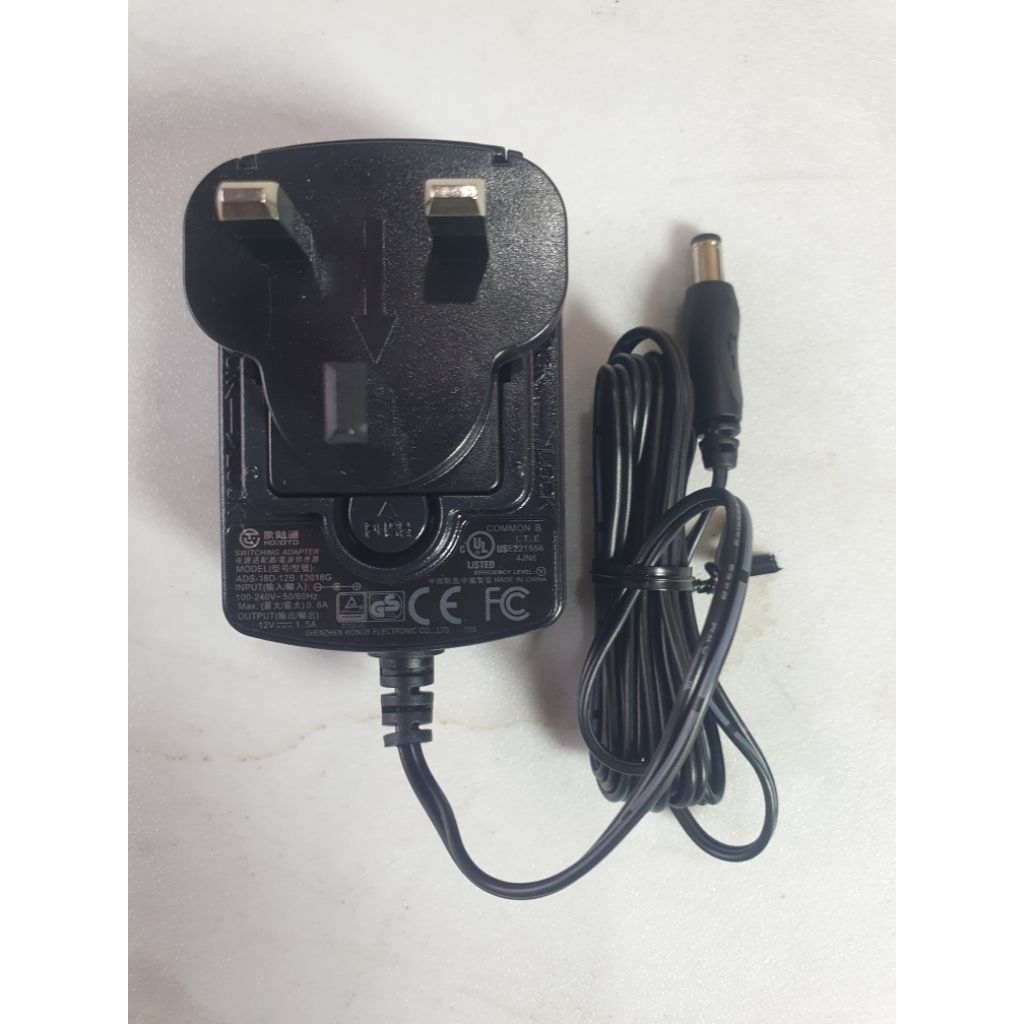adaptor HOIOTO 12V_1.5a 5*5 cm