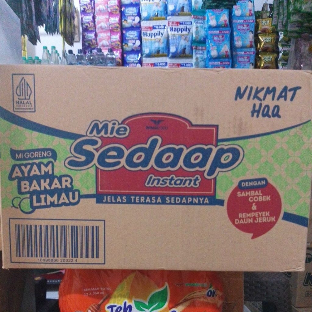 Mie Sedap Goreng Rasa Ayam Bakar Limau 1 Dus Dengan Sambal Cobek Dan Rempeyek Daun Jeruk Yang Nikmat