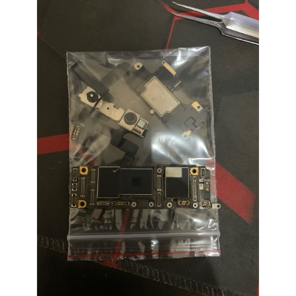 Mesin Iphone 11 128gb with face id lock icloud bahan