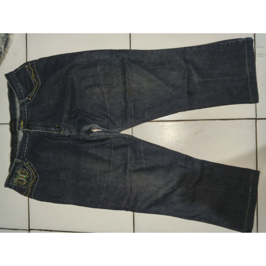 Celana Levis Wanita