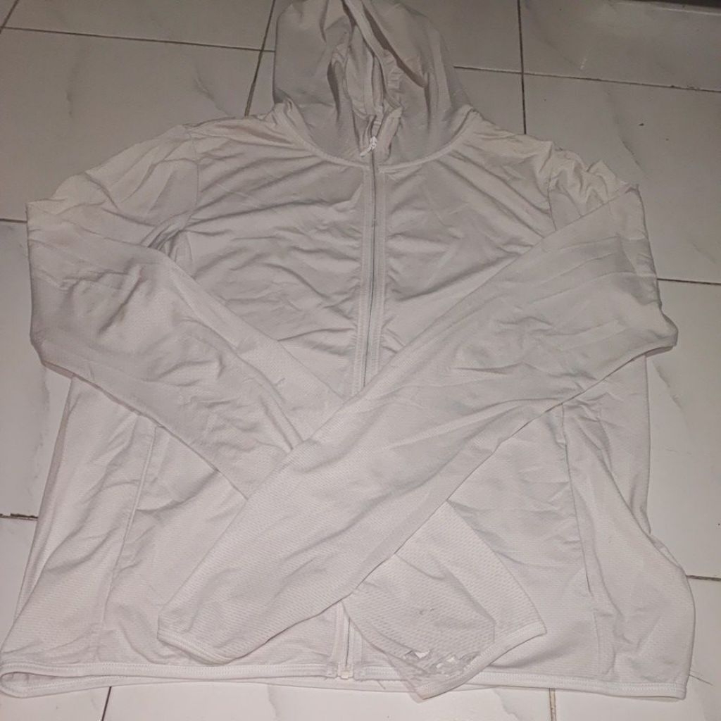 Jaket Uniqlo Airism size L warna BW Preloved