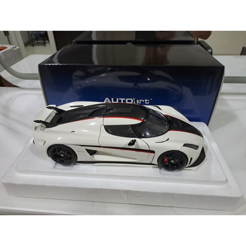 Autoart Koenigsegg Regera putih skala 18