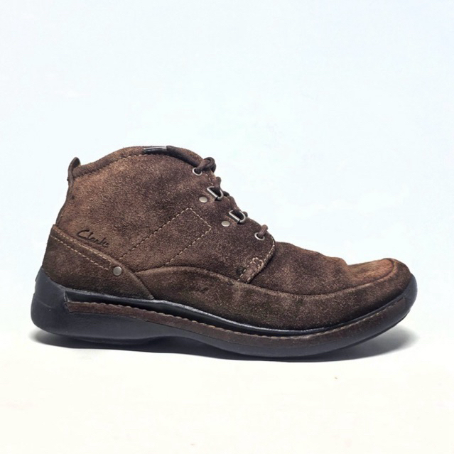 Size 40 | Sepatu CLARKS Originals Sepatu Boot Kulit Suede Pria