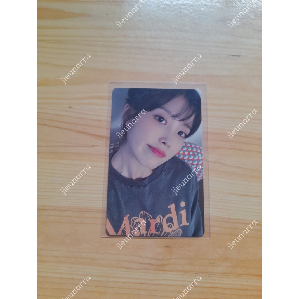 IU Official Photocard - PC Strawberry Moon Mardi