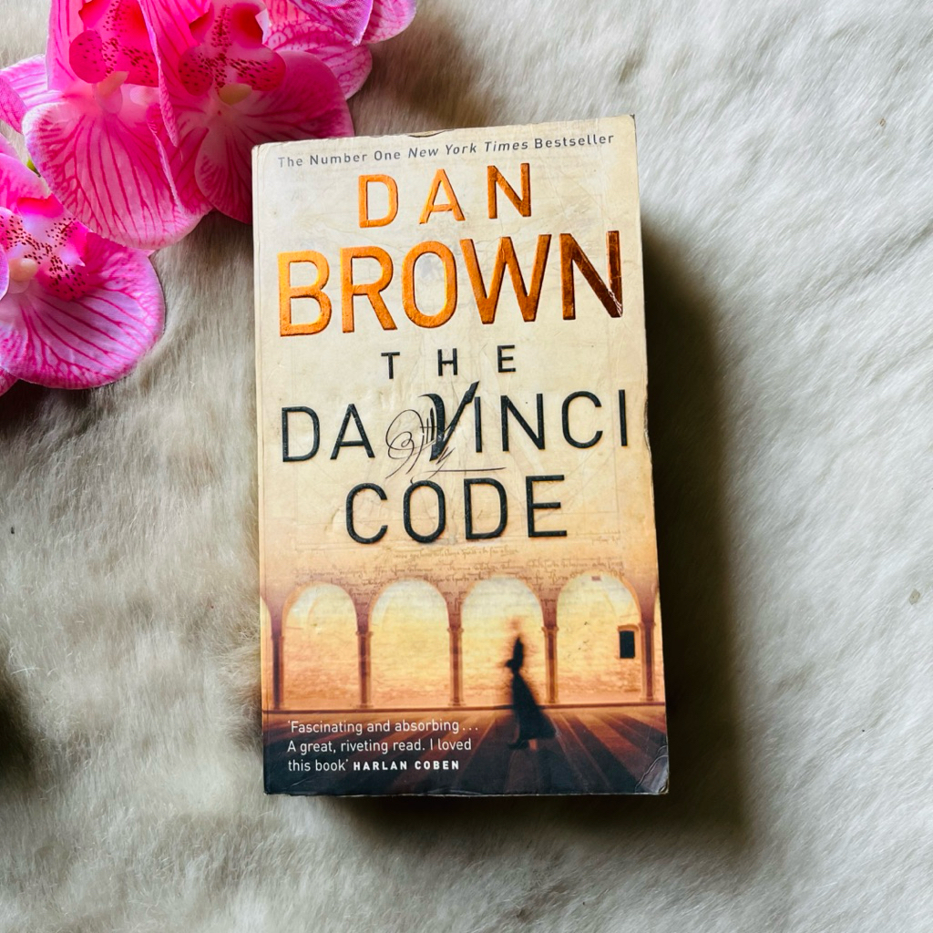 Novel The Davinci Code by Dan Brown