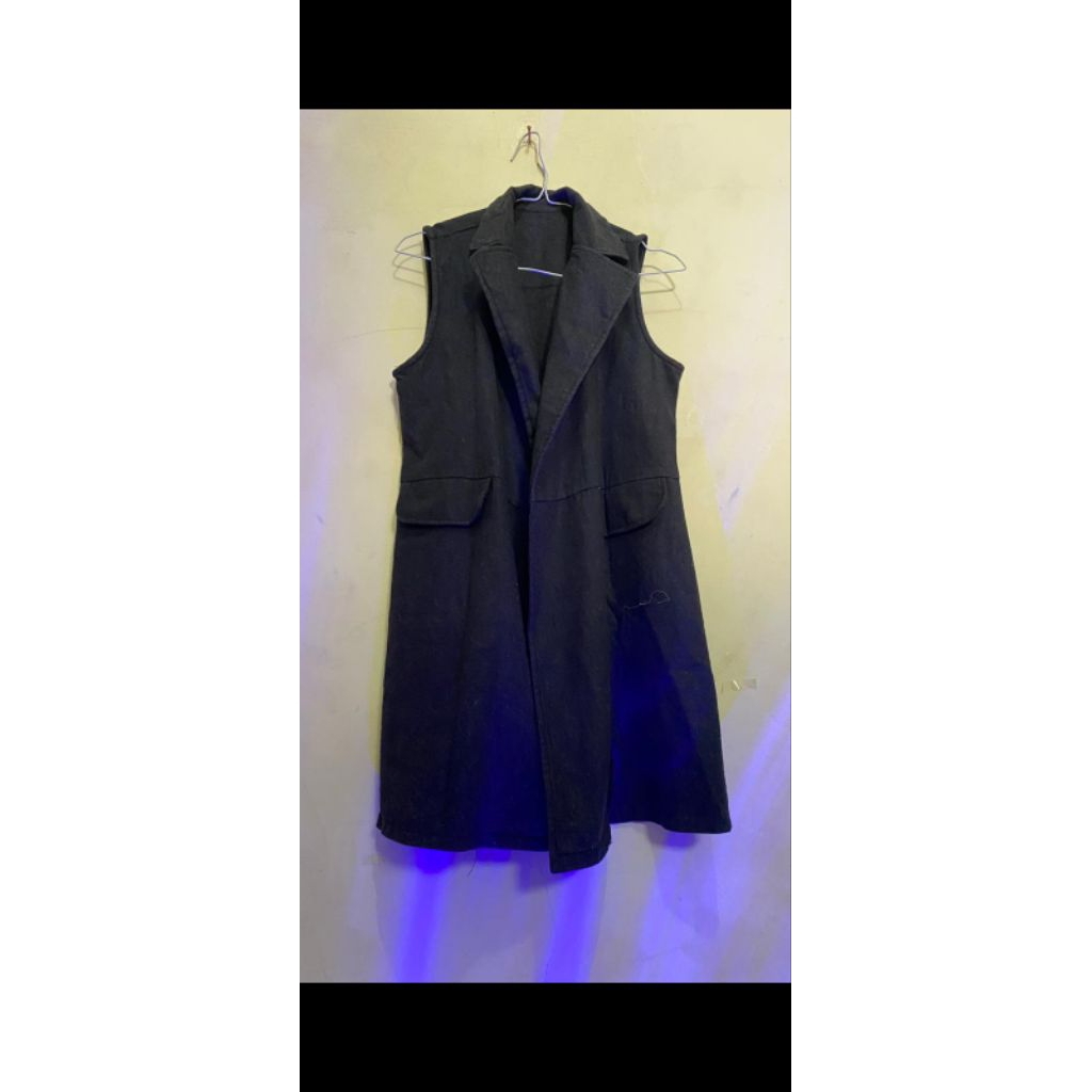 OUTER HITAM TANPA LENGAN