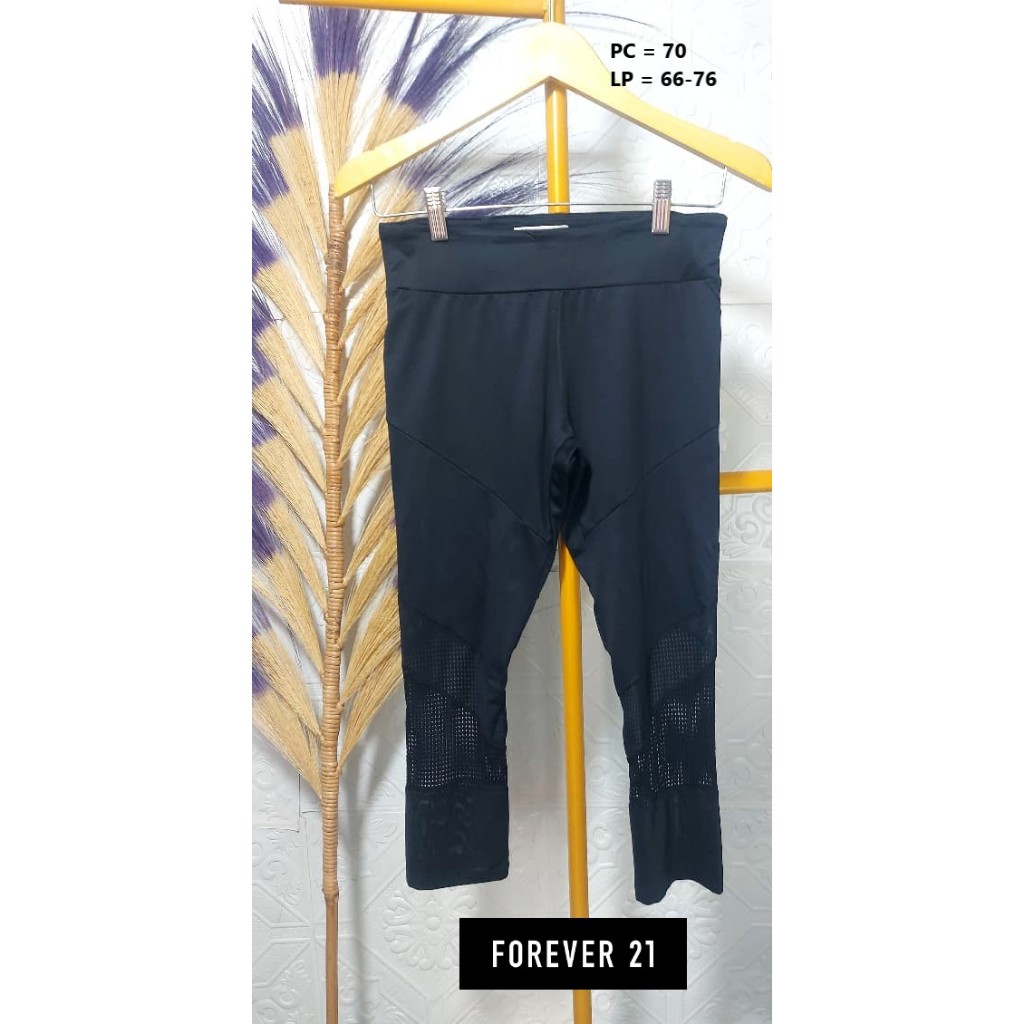 Celana Legging Hitam Sport by Forever21 Like New