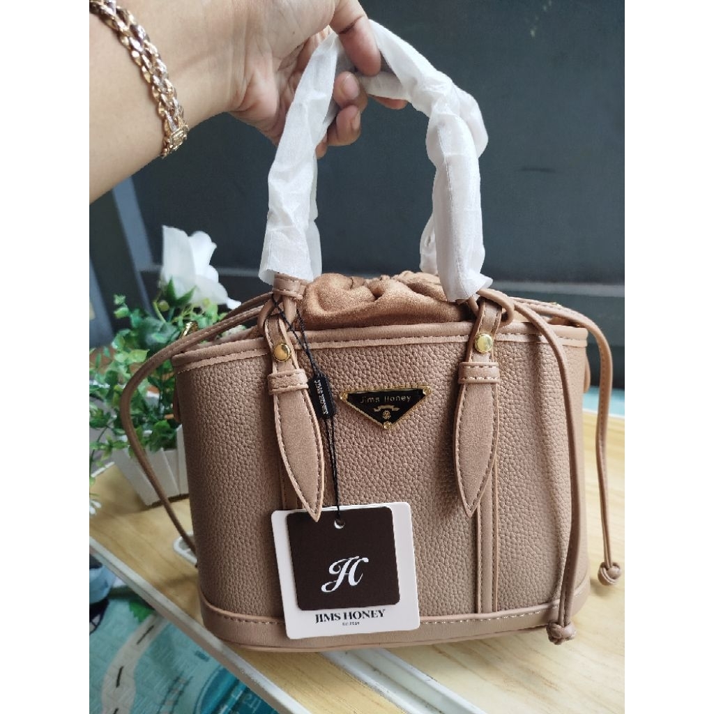 Tas Jims Honey Olive apricot