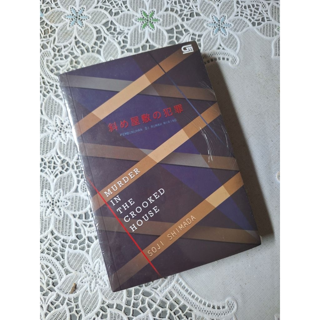 Novel Pembunuhan di Rumah Miring