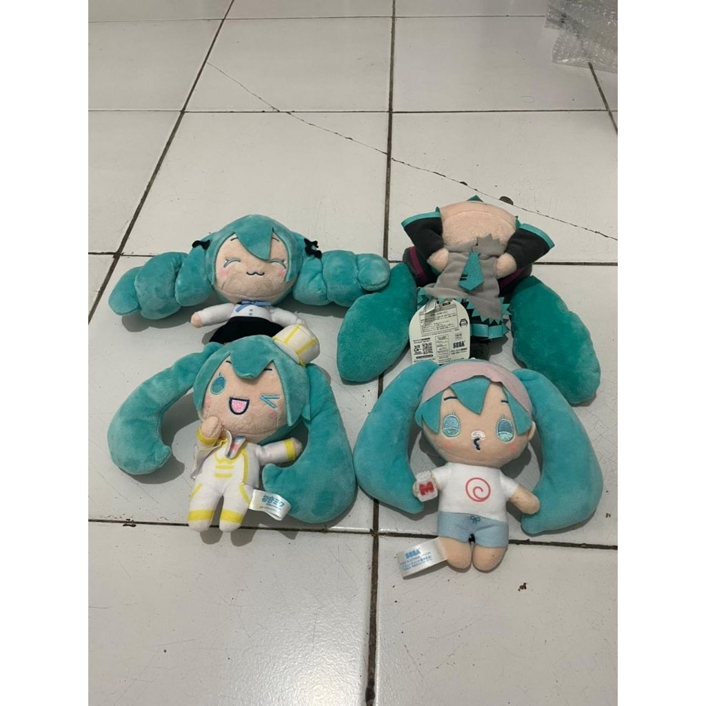 Hatsune Miku x sanrio plush official