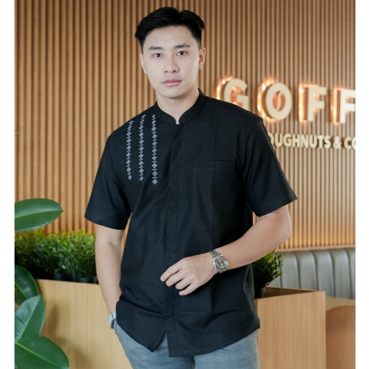 LOA STUDIOS Koko Kemeja koko bordir pria lengan pendek bahan katun warna hitam putih Baju Koko Bordi