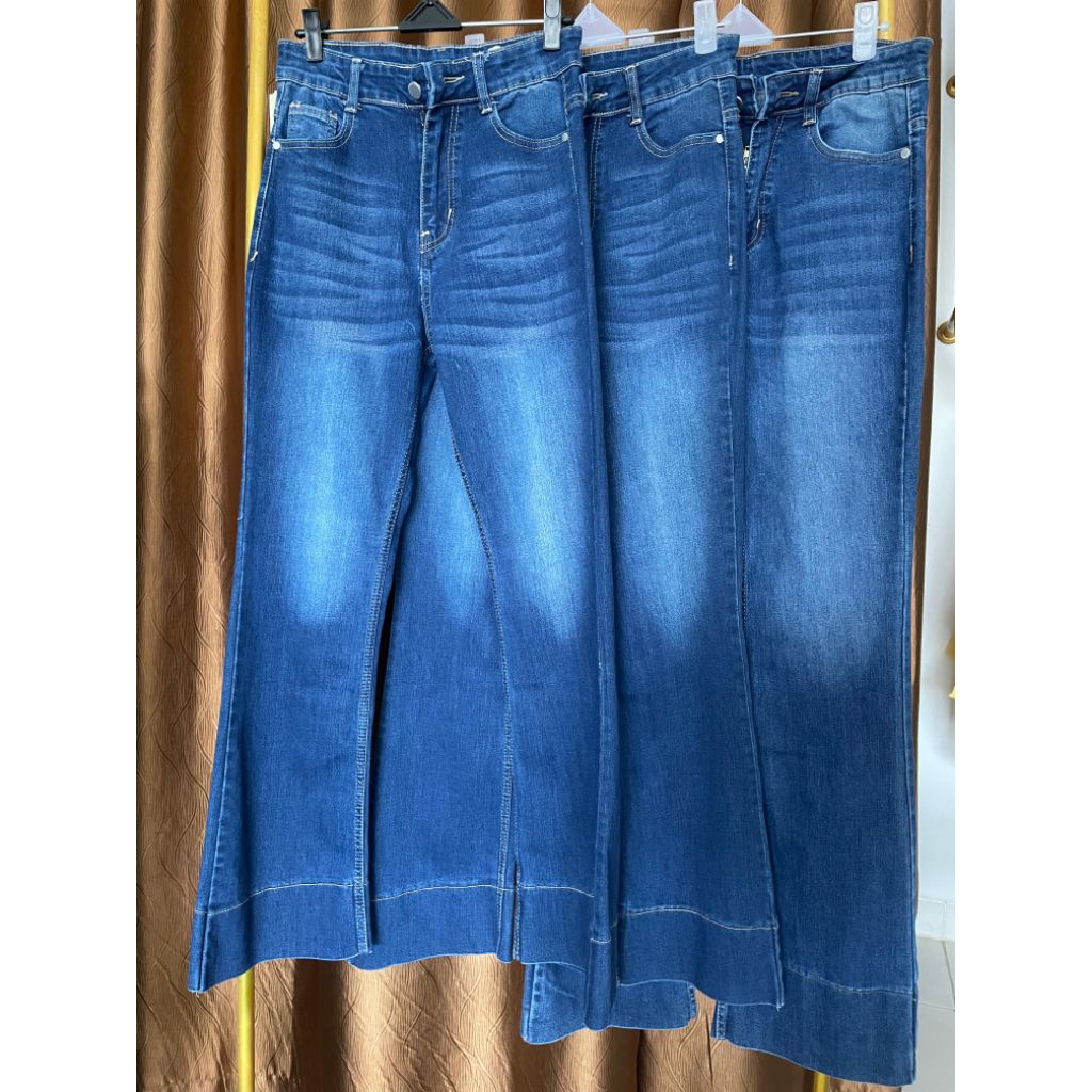 Shireen Cutbray Jeans Celana Jeans Cutbray Belah Depan Highwaist Flare Hijab