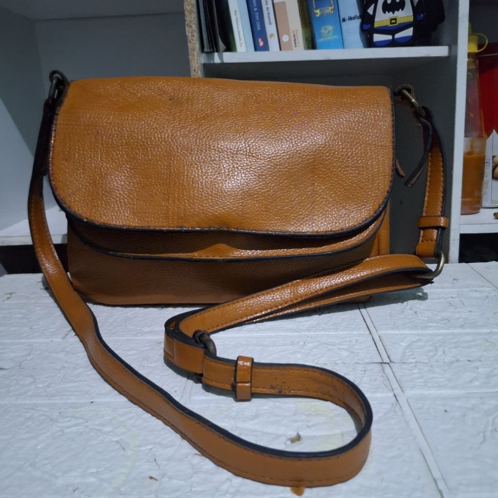Preloved Sling Bag ala Ocil