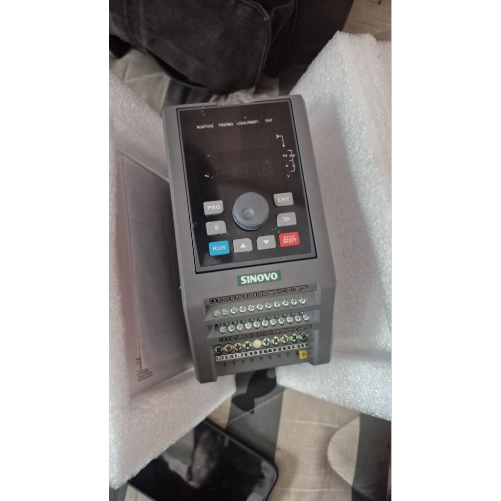 Sinovo Inverter VFD 2.2kw input 1 phase output 3 phase