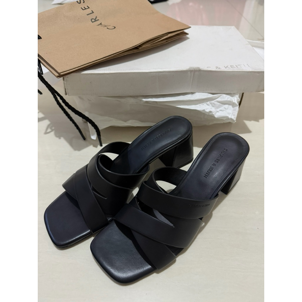 heels wedges platform charles and keith NEW ORIGINAL warna hitam size 36