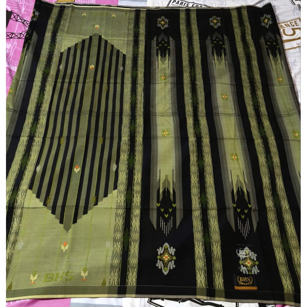 SARUNG TENUN BHS SGT FULL SUTRA HITAM IJO LIKE NEW