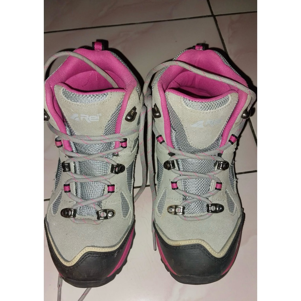 Sepatu Arei