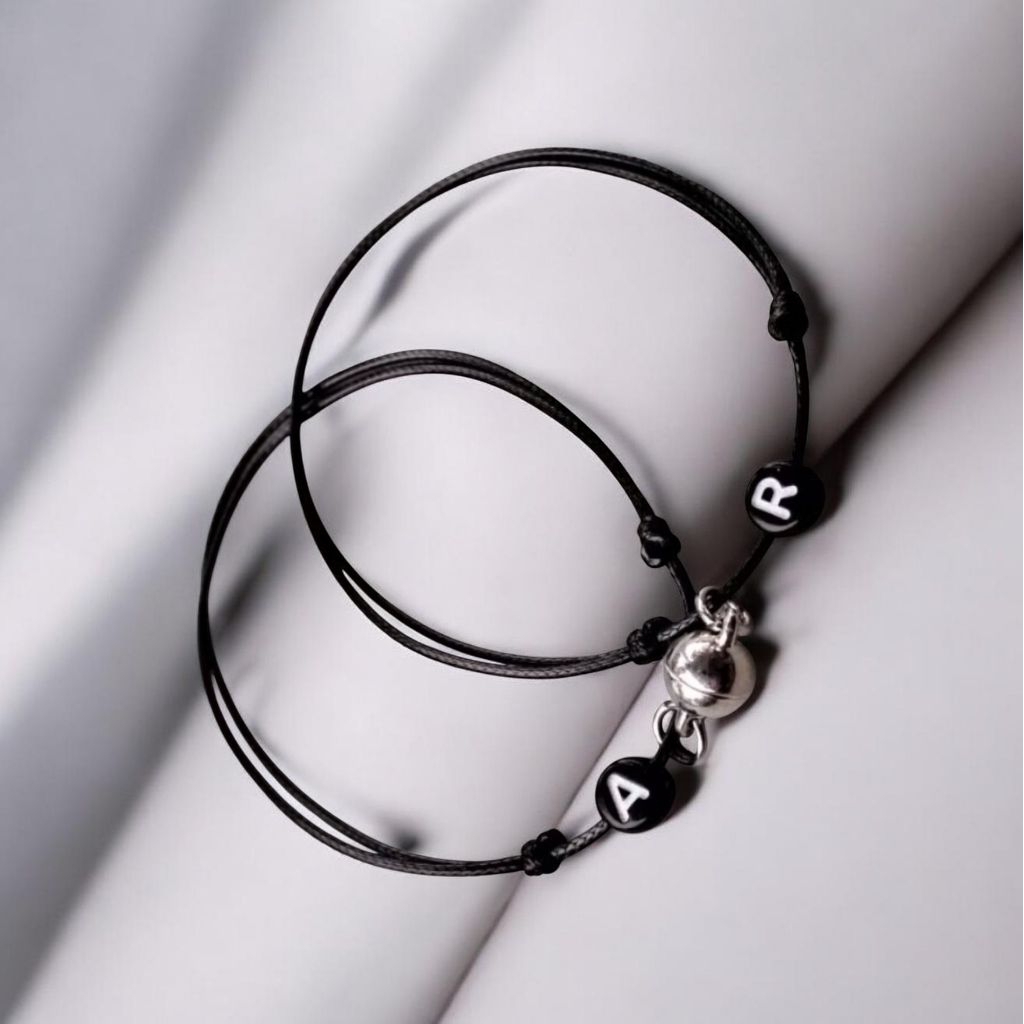 2 PCS / 1 SET GELANG MAGNET HURUF BULAT GELANG COUPLE PASANGAN
