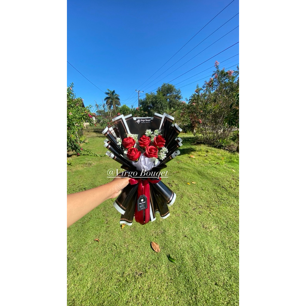Buket bunga mawar Artifisial merah