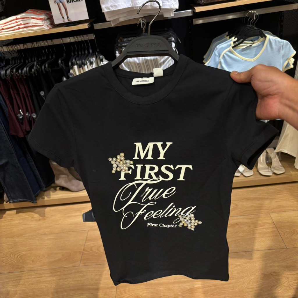 JASTIP. Tshirt Crop Bershka (WOMAN)