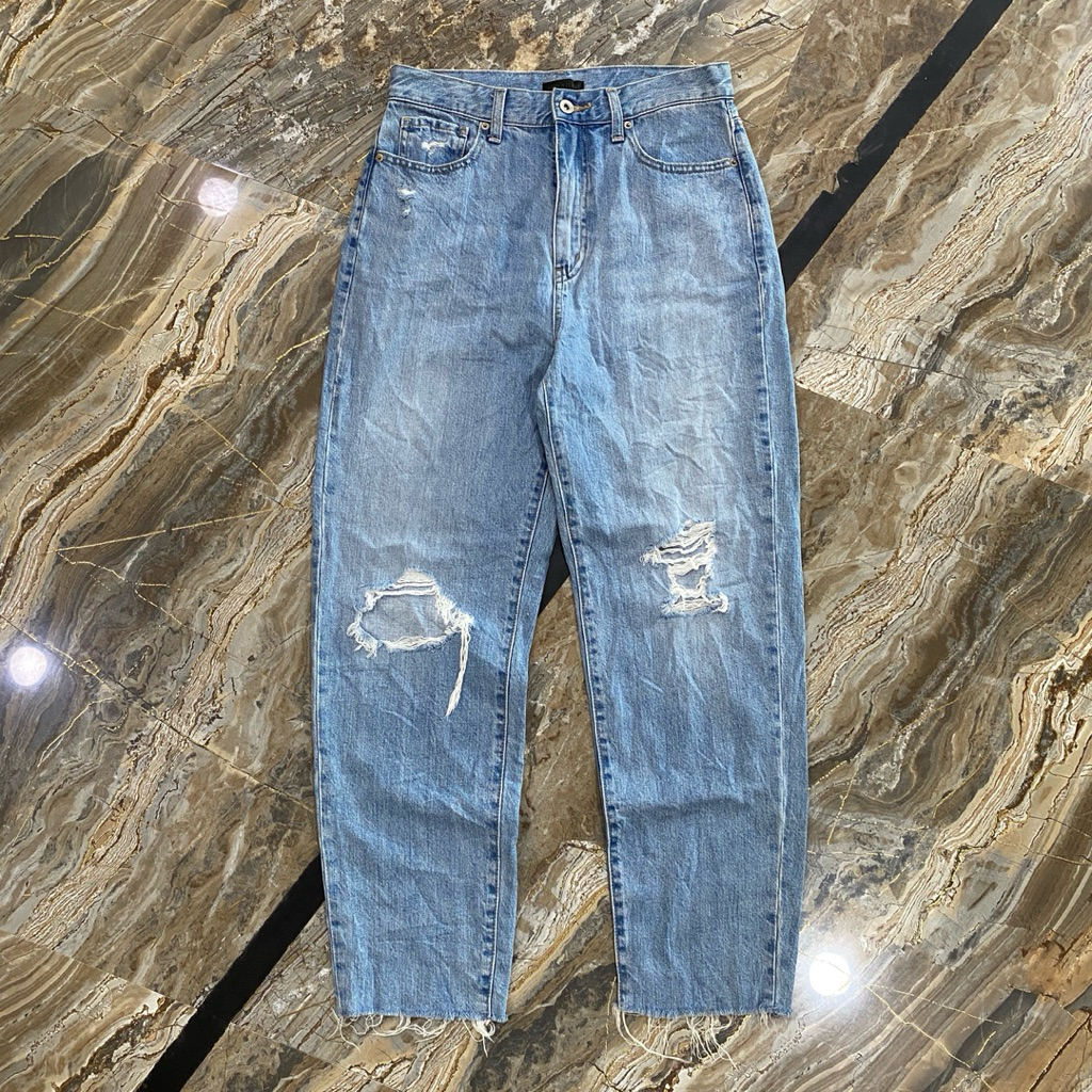 Uniqlo blue jeans
