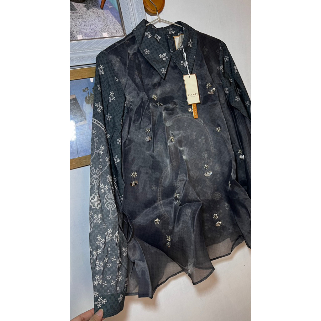 (BARU) (NEW) WEARING KLAMBY PANDAI SIKEK BLOUSE WITH EMBELLISHMENT SAVARNA SIZE XS