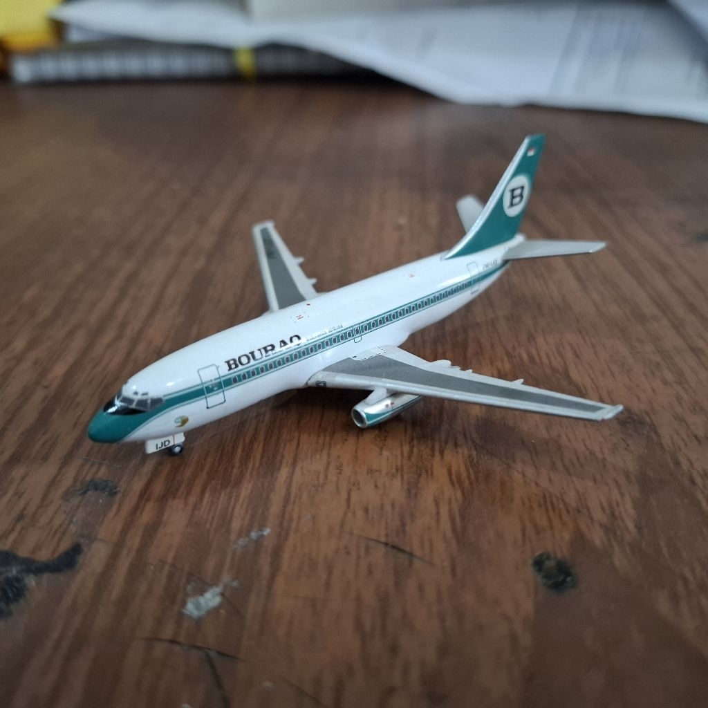 diecast pesawat Boeing B737-200 Bouraq Air 1:400 PK-IJD Pegasus Aeroclassic Airlines