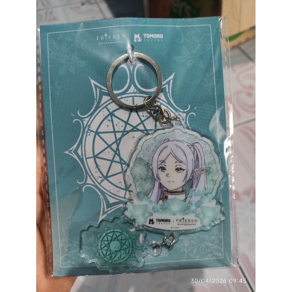 Satuan keychain frieren x tomorow coffee colab ori key chain frieren himmel stark original
