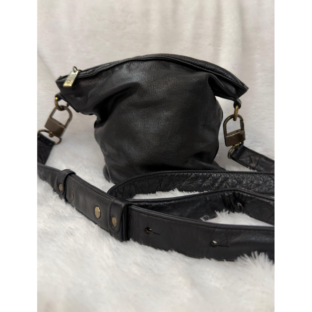 DK*Y Bucket sling bag preloved authen