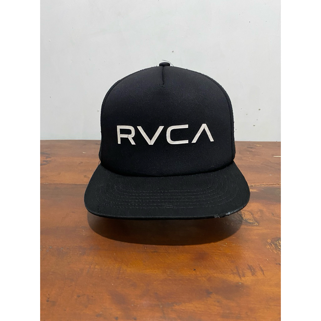 TOPI TRUCKER RVCA