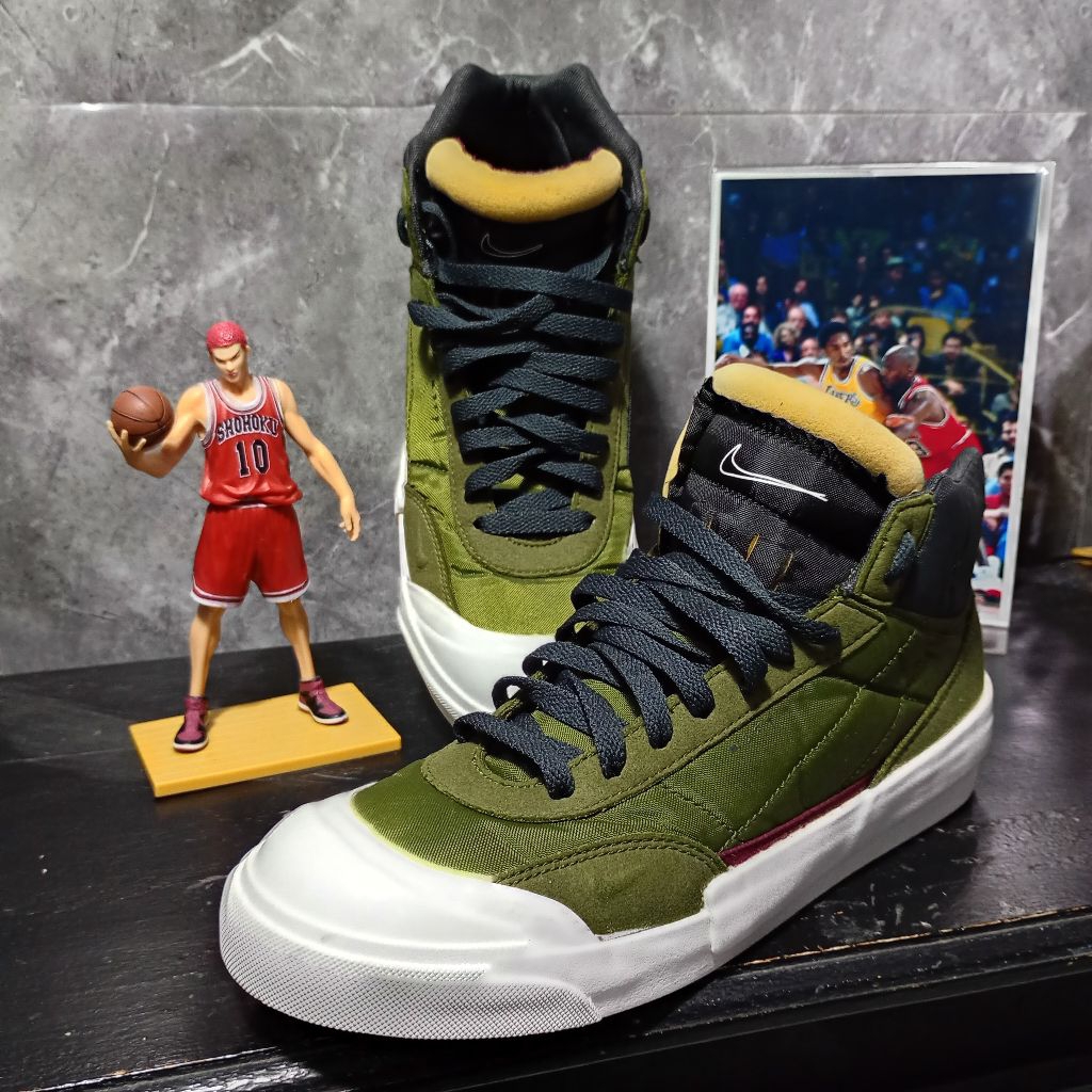 SEPATU BRANDED KONDISI ISTIMEWAH Nike Drop Type LX Mid dalam varian warna 'Legion Green'. Ukuran 40 