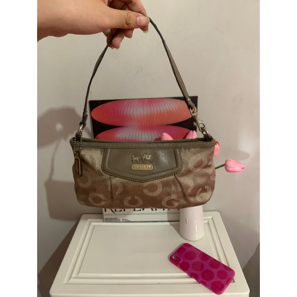 [@ uniquethingsz on igoy] y2k C madison vintage shoulderbag
