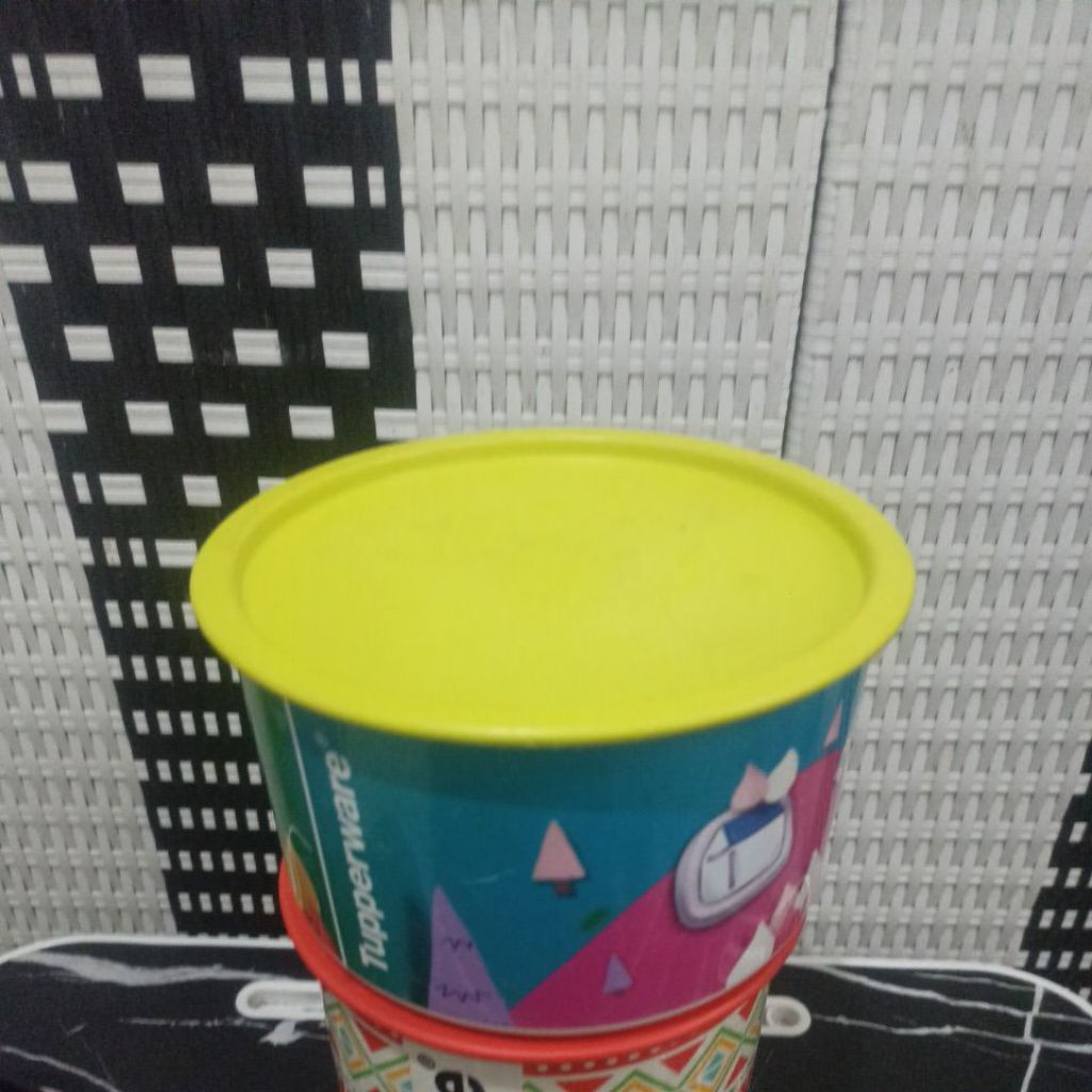 Canister Happy Tupperware