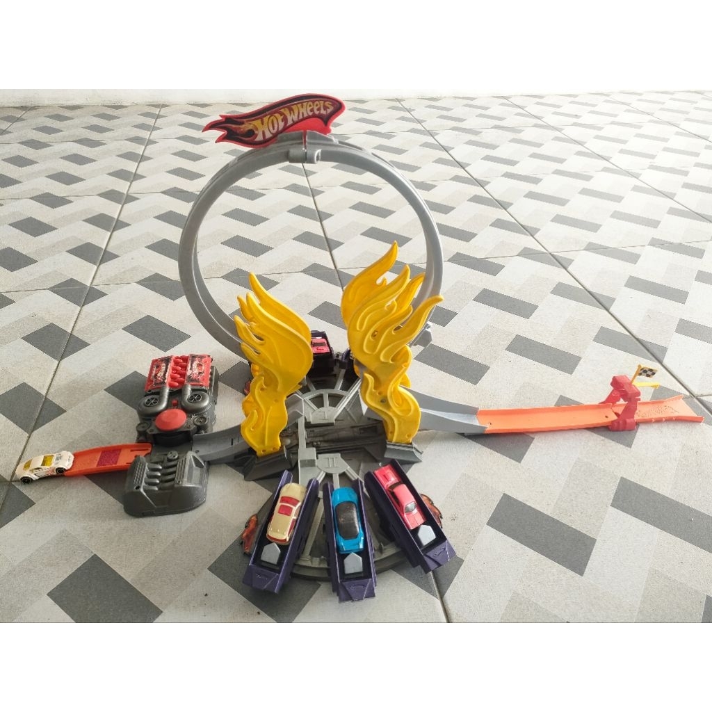 Booster track Hotwheels ele