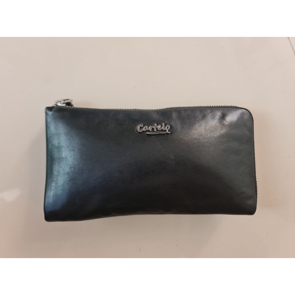 161. Dompet Clutch Pria Wanita Cartelo Black
Mantan / Bekas / Second

Size : 20.5cm x 1.5cm × 11cm

