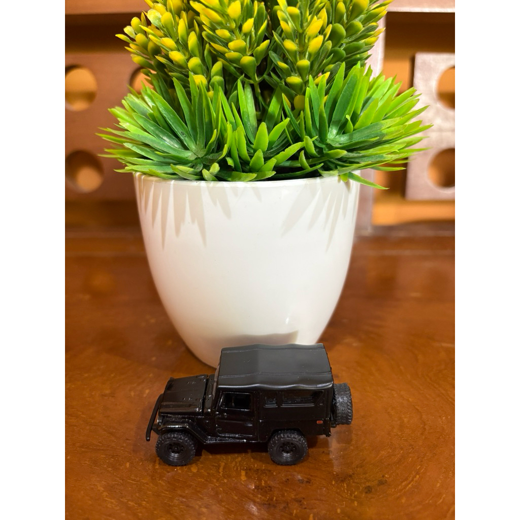 Johnny Lightning TLC Black Softtop