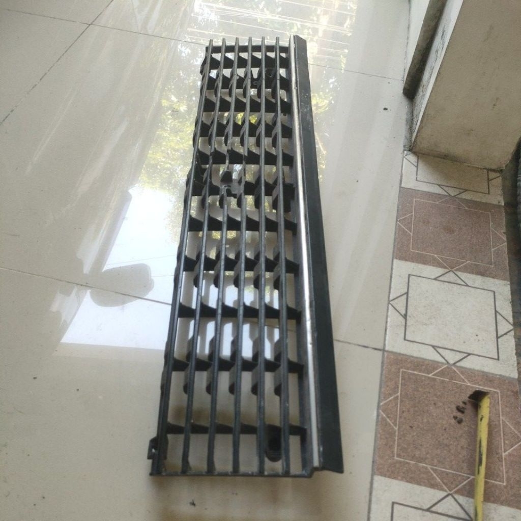 Grill depan Corolla DX 1982-1983