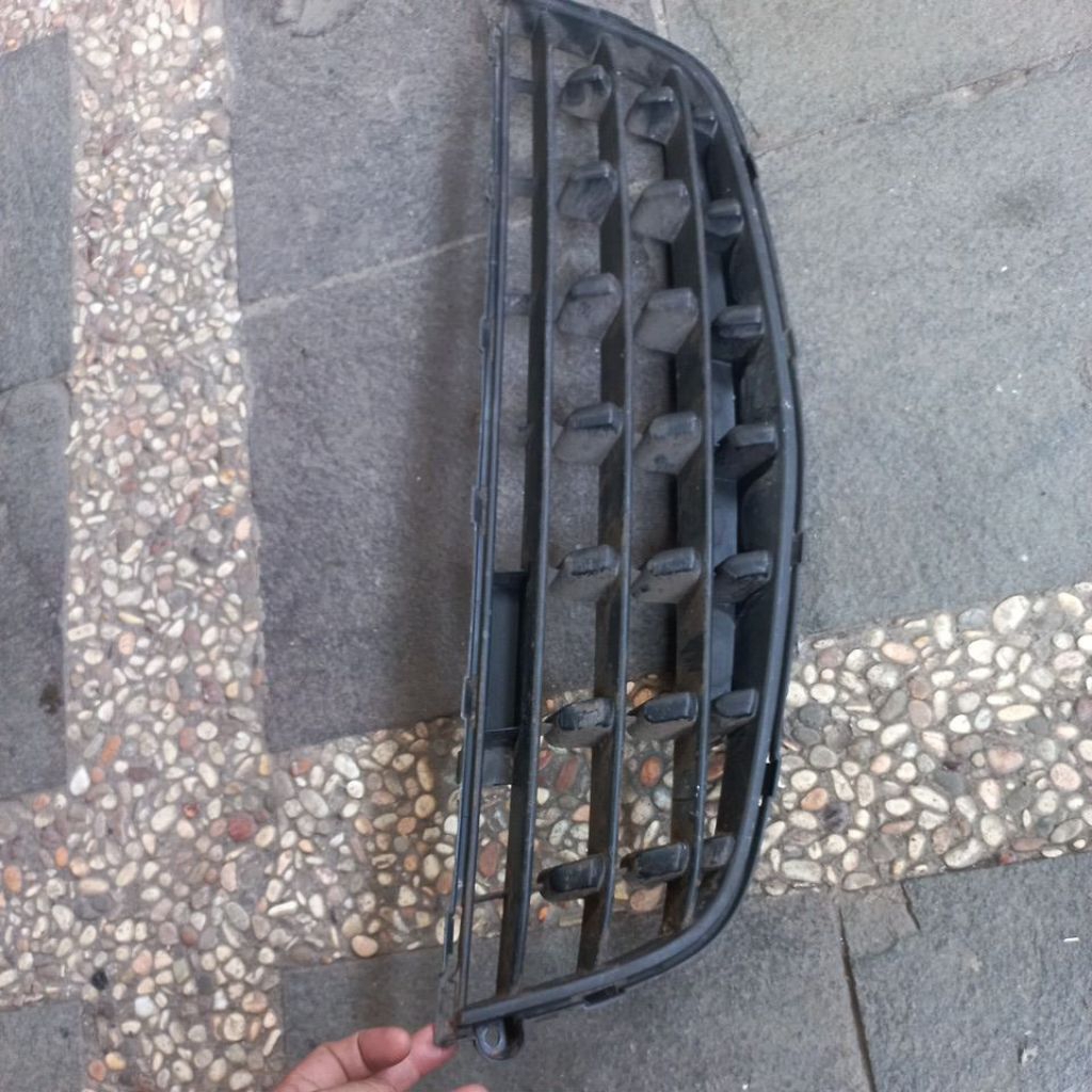 GRILL  BAWAH BEMPER DEPAN SUZUKI SPLASH ORIGINAL