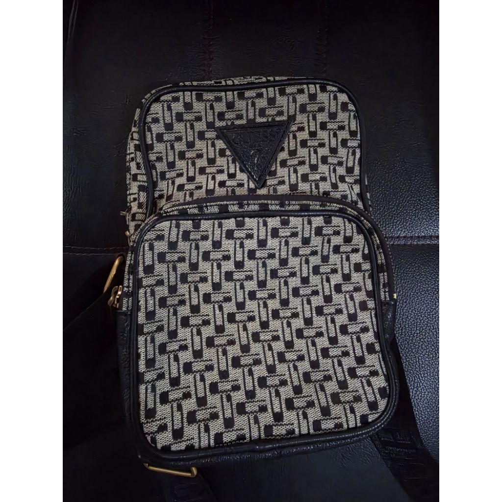 Preloved VOYAGE CAMERA BAG-TAS GUESS ORIGINAL PRIA
