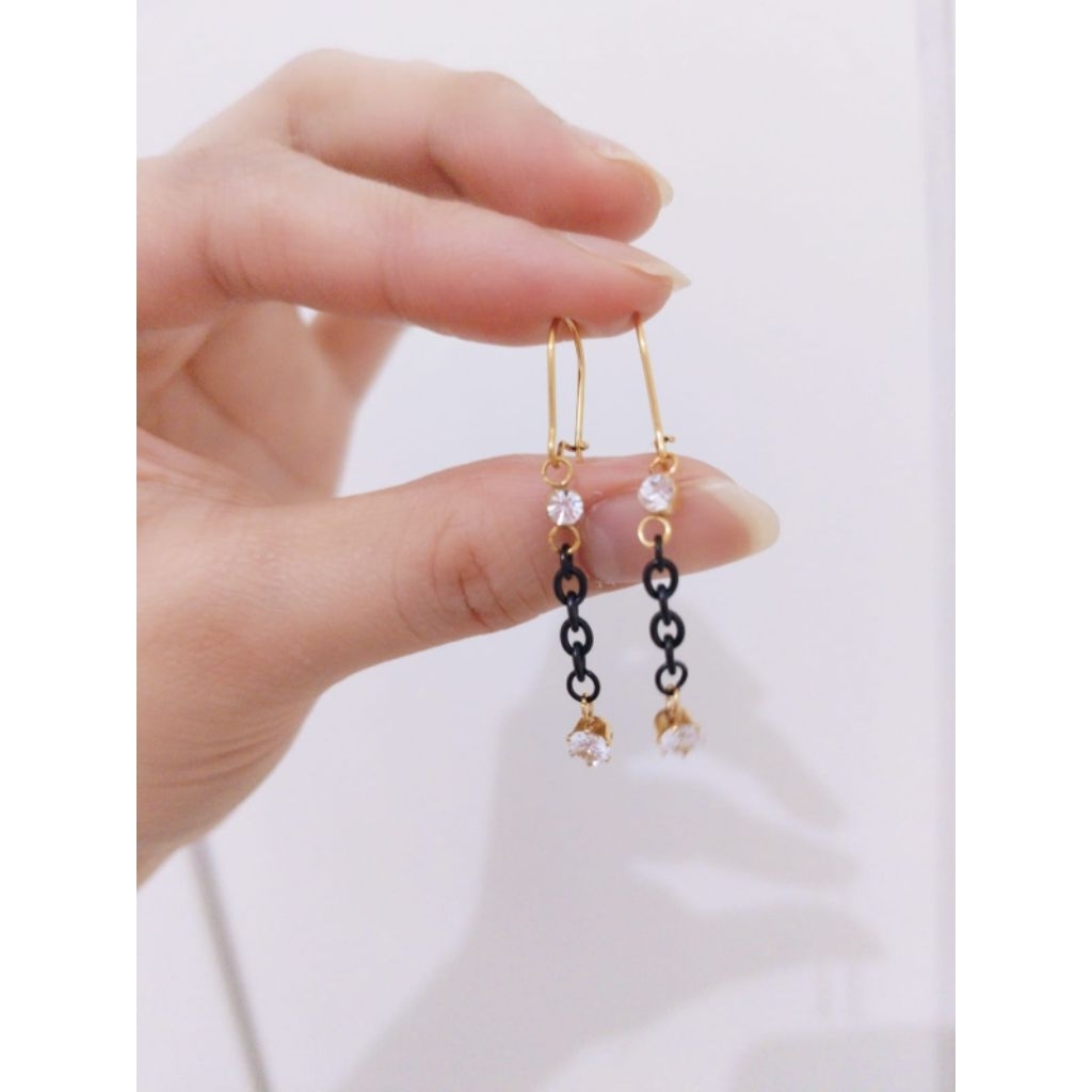 Anting permata rantai hitam new titanium asli ctm