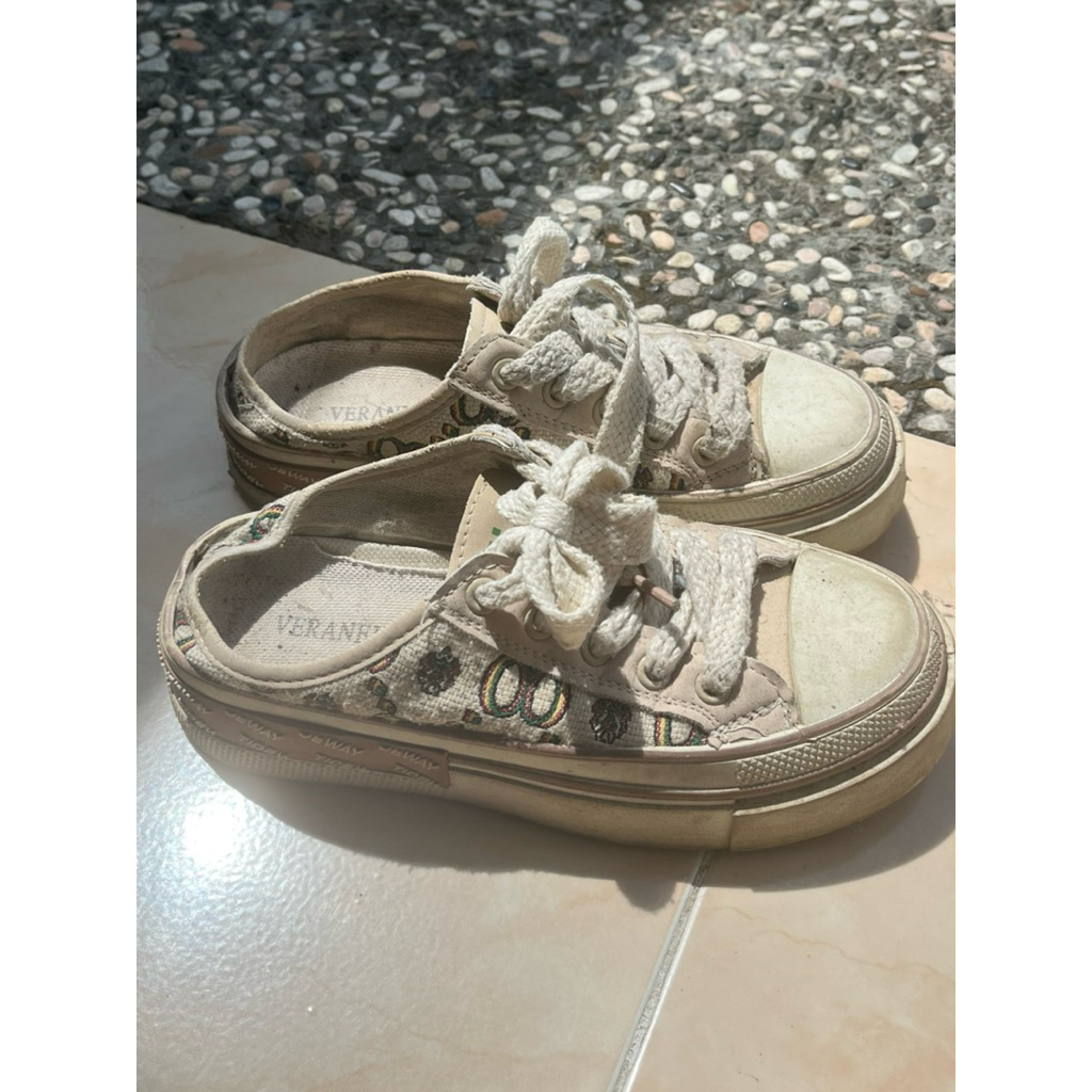 Sneakers Wanita model slip-on/backless