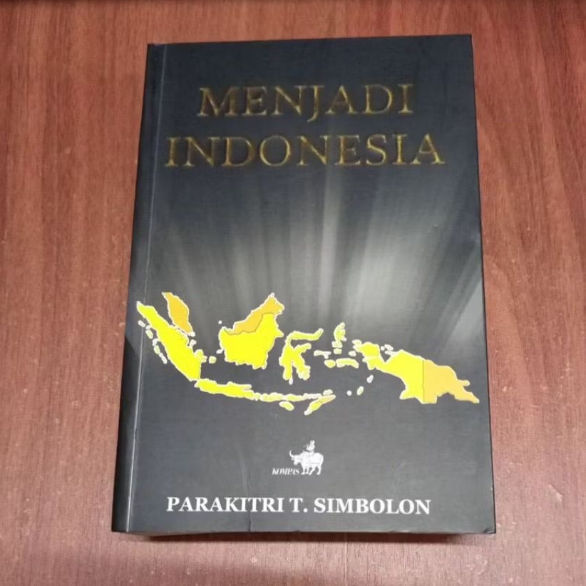 BUKU MENJADI INDONESIA OLEH PARAKITRI T SIMBOLON